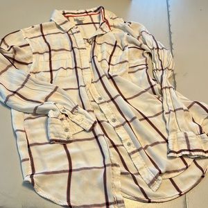 Women’s Medium Long Sleeve Button Down Shirt